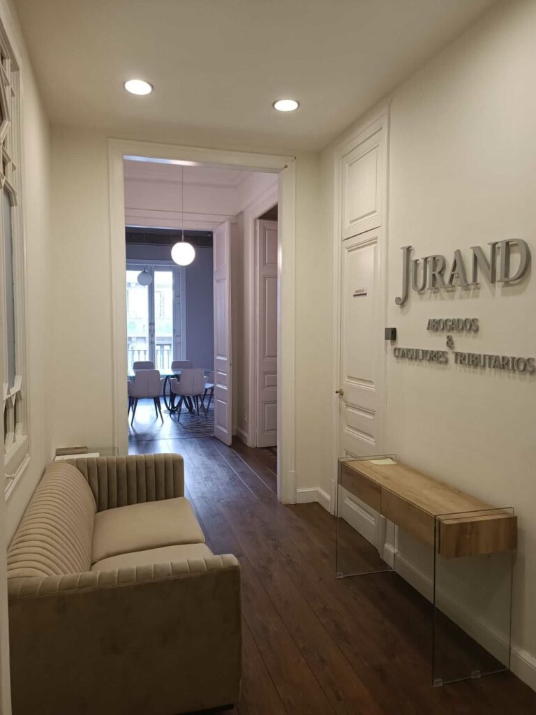 Pared logotipo Jurand Law Barcelona